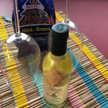 Dreilaendereck, Schoene Mit Grossem Freisitz