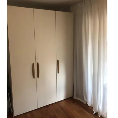 Dreilaendereck, Schoene Mit Grossem Freisitz