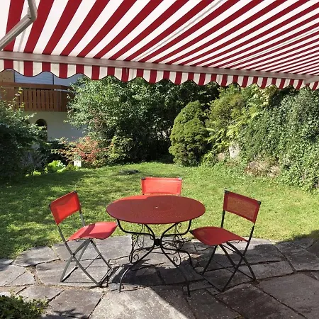 Dreilaendereck, Schoene Mit Grossem Freisitz *
